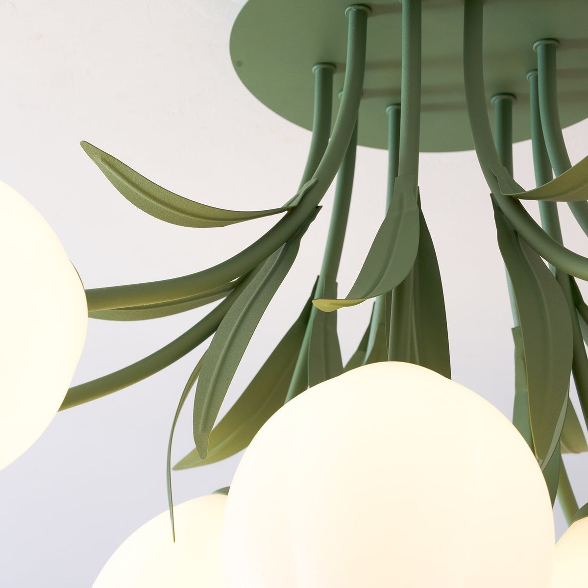 Flush Mount Floral Ceiling Light Fixture with Multi-Head LED Design for Bedroom, Living Room