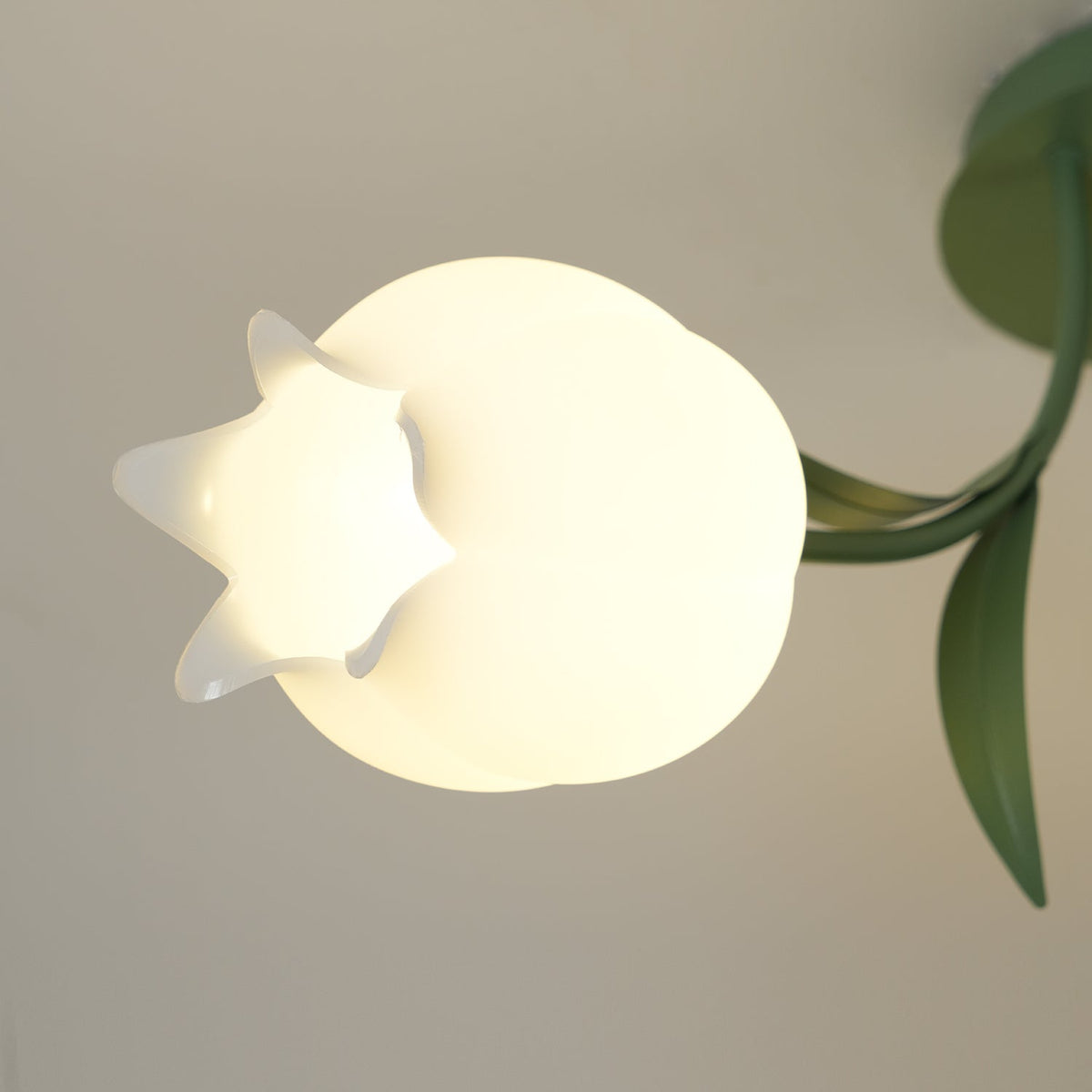 Flush Mount Floral Ceiling Light Fixture with Multi-Head LED Design for Bedroom, Living Room
