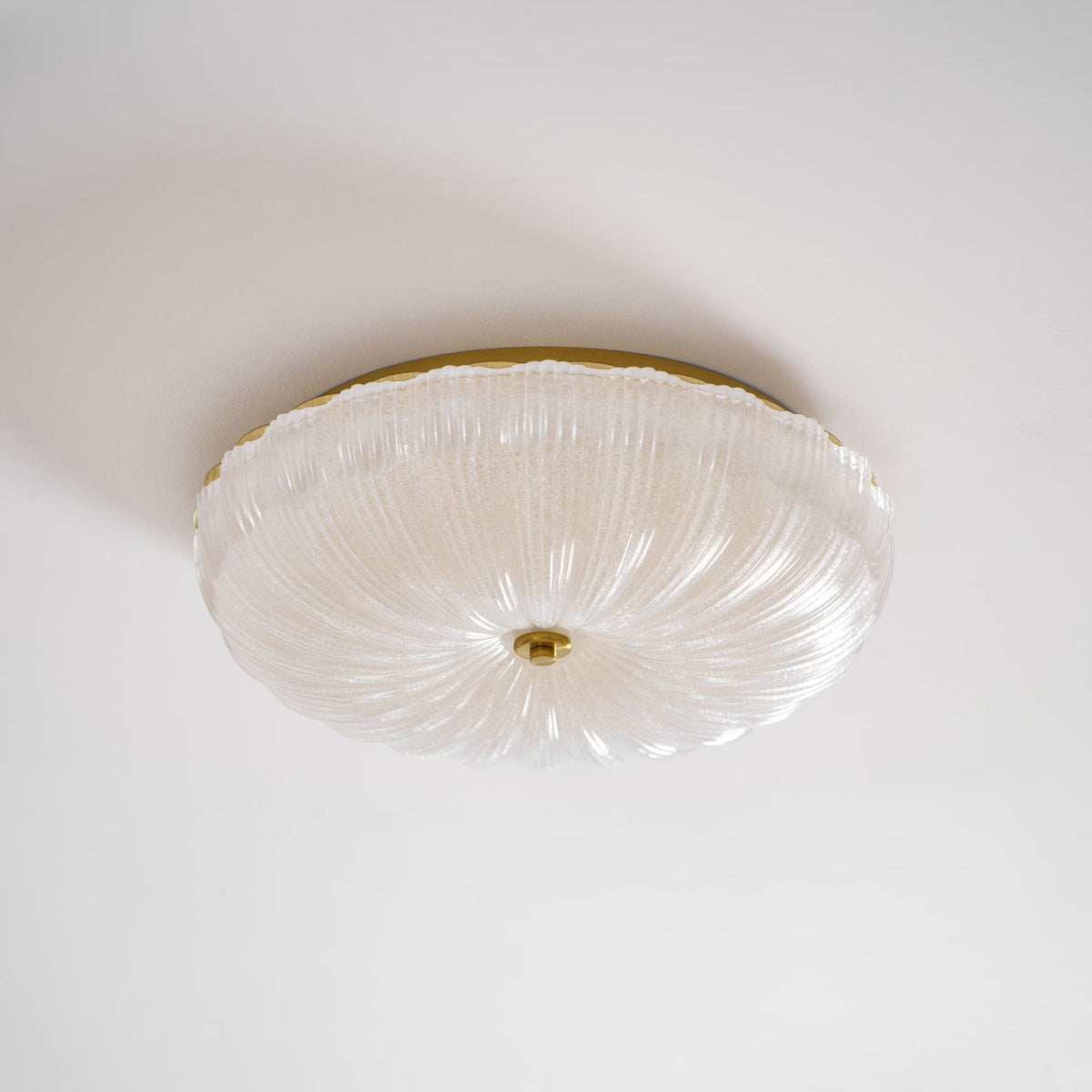Ronde opbouw LED-plafondlamp goudkleurig metaal met matglazen kap 16 inch 36W voor slaapkamer woonkamer keuken kantoor binnenverlichting 3000K | Thomler