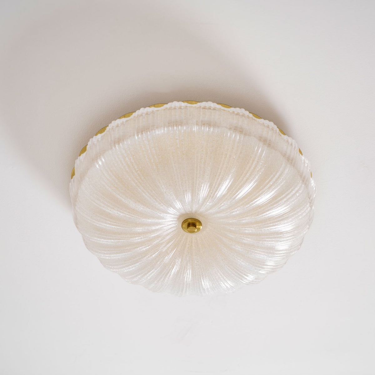 Ronde opbouw LED-plafondlamp goudkleurig metaal met matglazen kap 16 inch 36W voor slaapkamer woonkamer keuken kantoor binnenverlichting 3000K | Thomler
