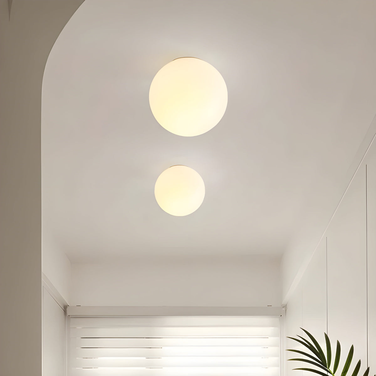Spherical Sconce with Matte-Finish Shade for Mid-Size Rooms – E27 Socket – Modern Minimal Design for Bedrooms, Entryways & Lounges | Thomler
