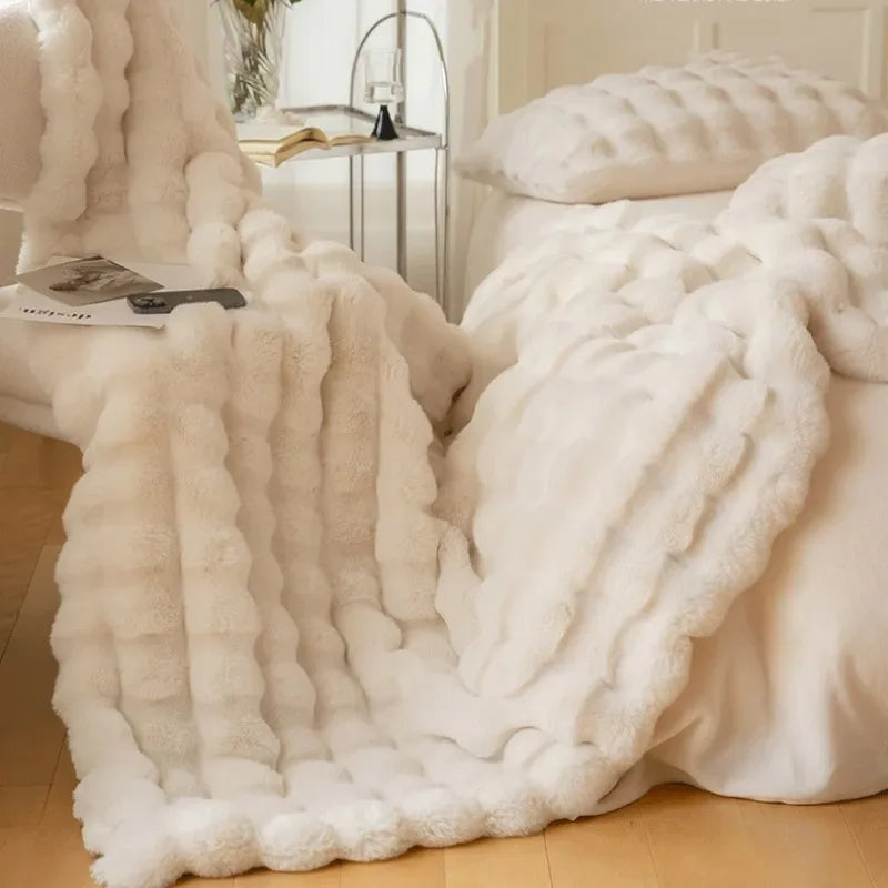 Reversible Faux Fur Throw Blanket – Double-Sided Fleece for Sofa, Bed & Couch in Gray, Beige & Pink