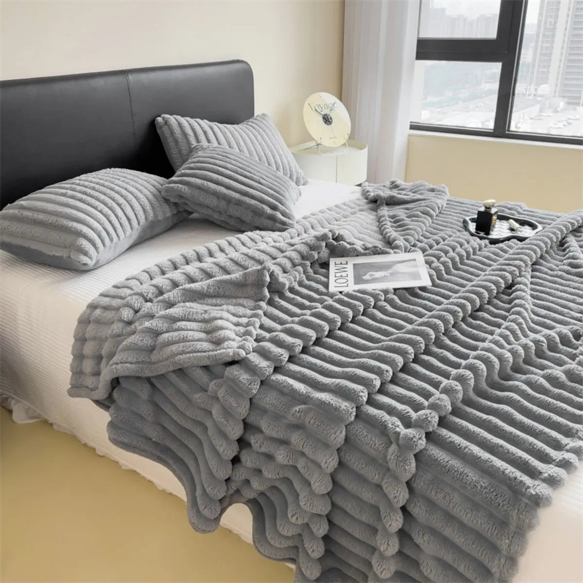 Plush Fleece Throw Blanket – Oversized Soft Warm Cover for Bed & Couch
