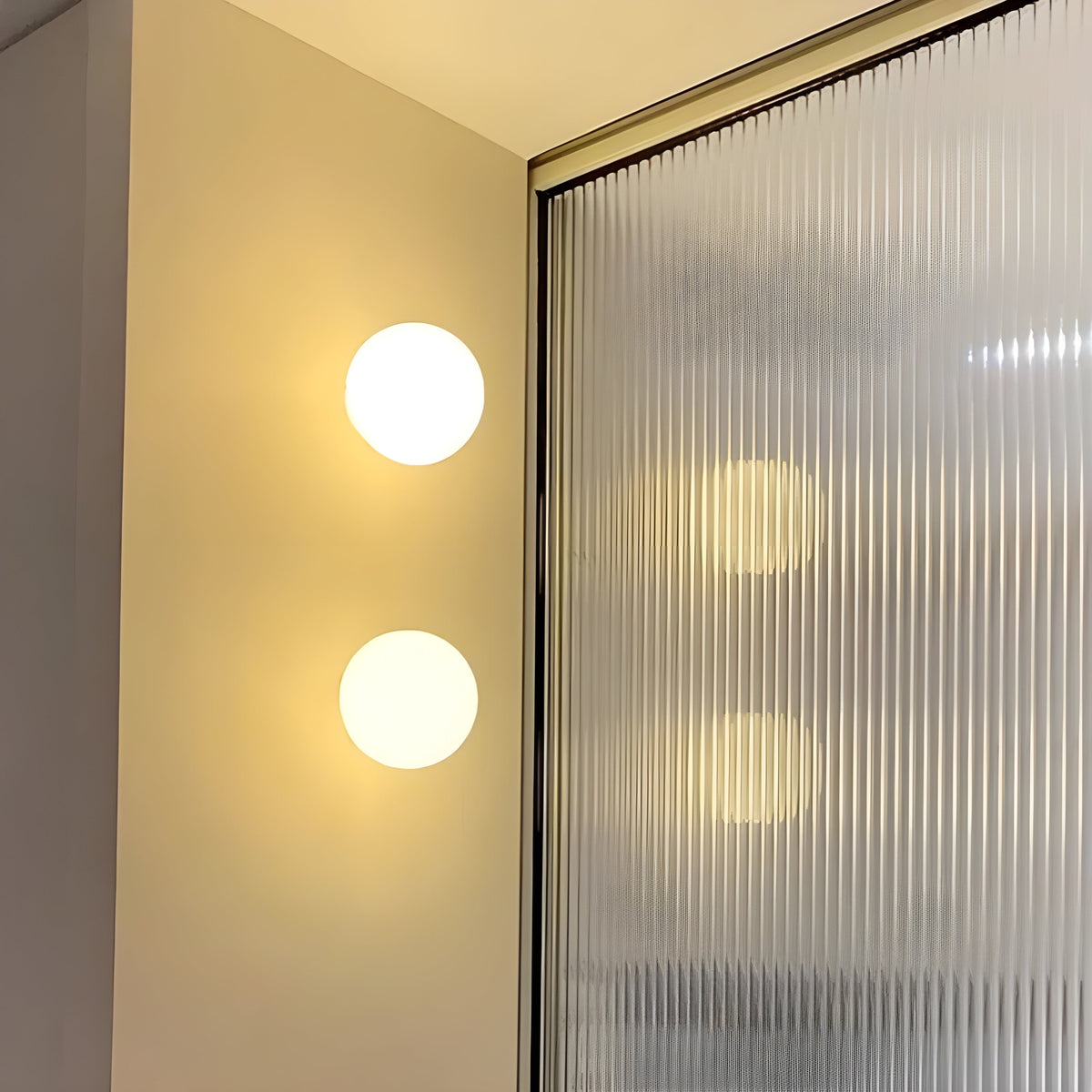 Frosted Globe Wandlamp E27 Metalen Frame voor Slaapkamer Hal Woonkamer Modern Minimalistisch Japandi Scandinavische Stijl Sfeerverlichting | Thomler