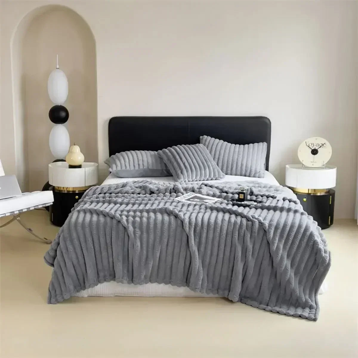 Plush Fleece Throw Blanket – Oversized Soft Warm Cover for Bed & Couch