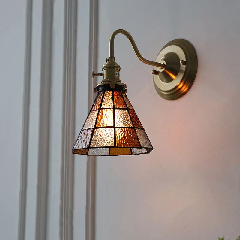 Vintage-Wandleuchte mit Buntglasschirm, E27-Fassung, 10 Zoll breit, Ambientebeleuchtung für Schlafzimmer und Flure, Retro-Stil, Art-Déco-inspiriert | Thomler