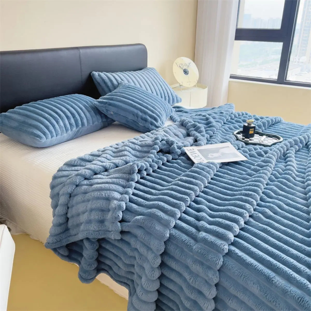 Plush Fleece Throw Blanket – Oversized Soft Warm Cover for Bed & Couch