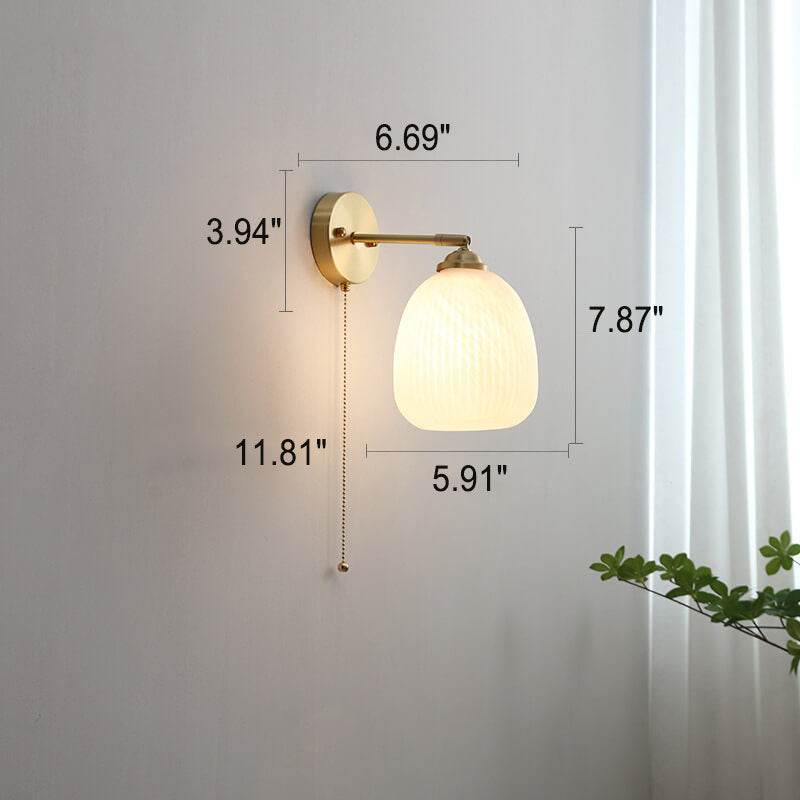 Lámpara de pared compacta, pantalla blanca con detalles en latón, 6 pulgadas de ancho, para dormitorio, pasillo, rincón de lectura, iluminación ambiental, casquillo E26, estilo moderno minimalista | Thomler