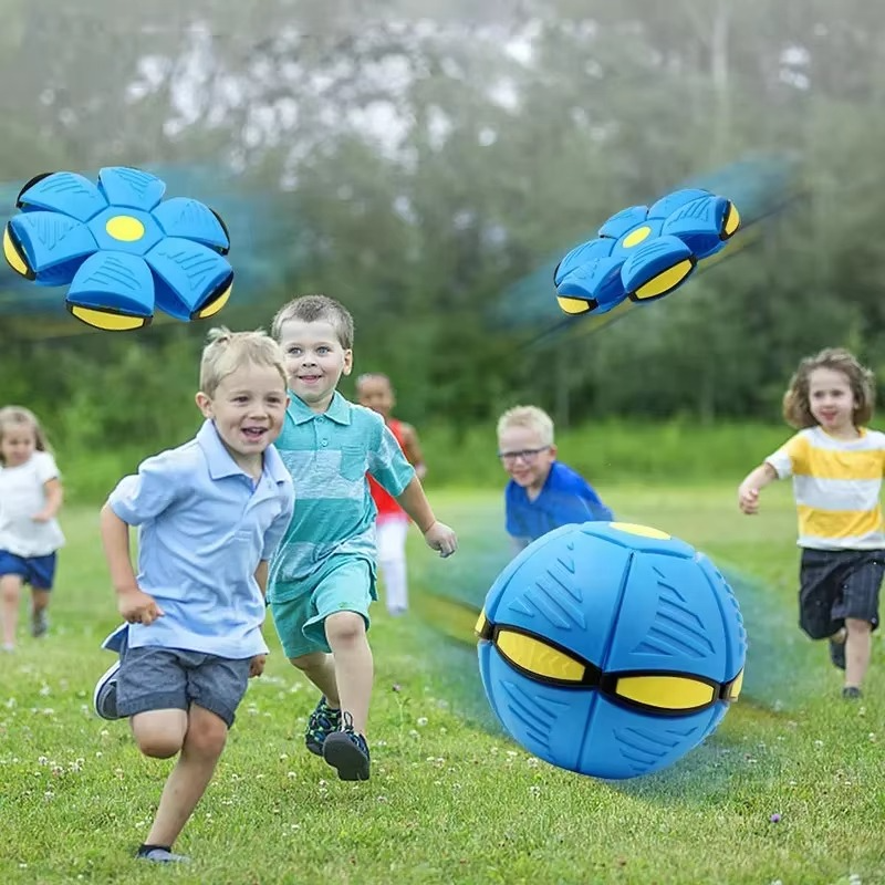 Dual-Shape-Flugball, der sich beim Aufprall von einer Scheibe in eine Kugel verwandelt