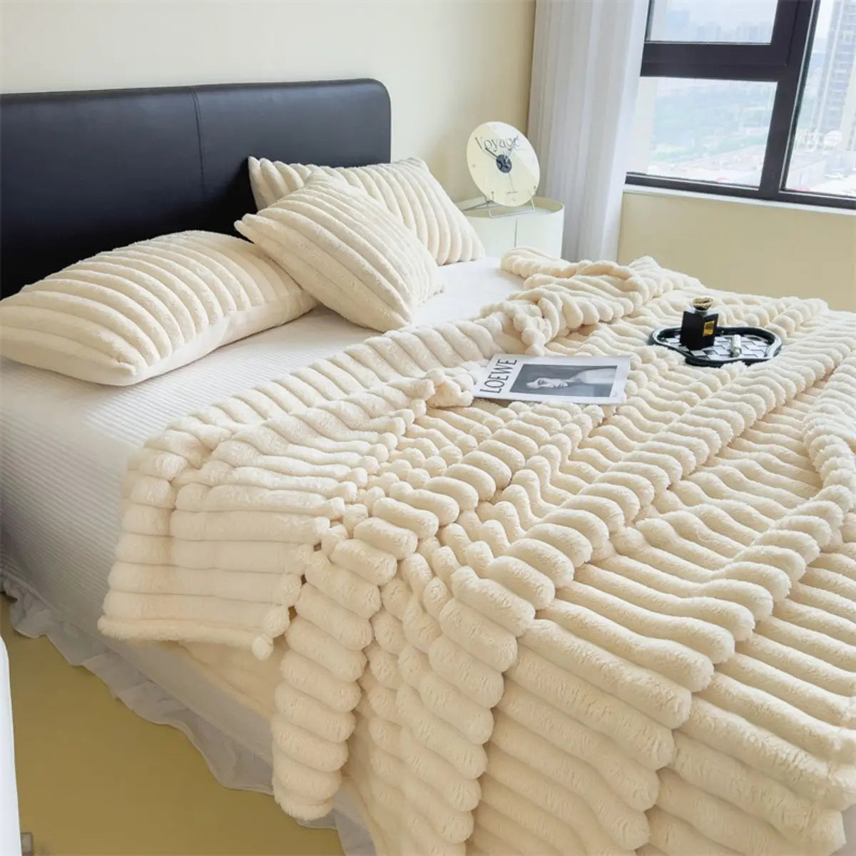 Plush Fleece Throw Blanket – Oversized Soft Warm Cover for Bed & Couch