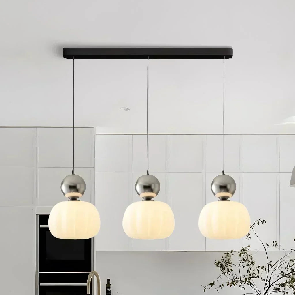 Kugelförmige Hängeleuchte, 16 cm (6,3 Zoll), beiger PMMA-Schirm für Kücheninsel, Esszimmer, Decken-Akzentleuchte, moderne Globus-Deckenlampe aus Metall | Thomler