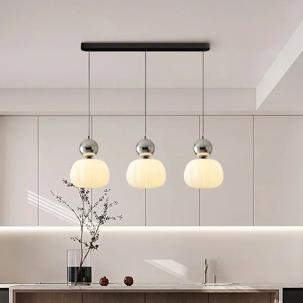 Kugelförmige Hängeleuchte, 16 cm (6,3 Zoll), beiger PMMA-Schirm für Kücheninsel, Esszimmer, Decken-Akzentleuchte, moderne Globus-Deckenlampe aus Metall | Thomler