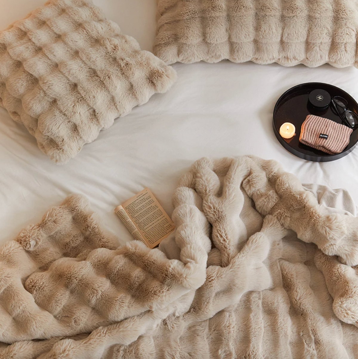 Plüschige Kunstfell-Wohndecke in neutralen Farbtönen für Sofa, Bett, Wohn- und Schlafzimmer | Thomler