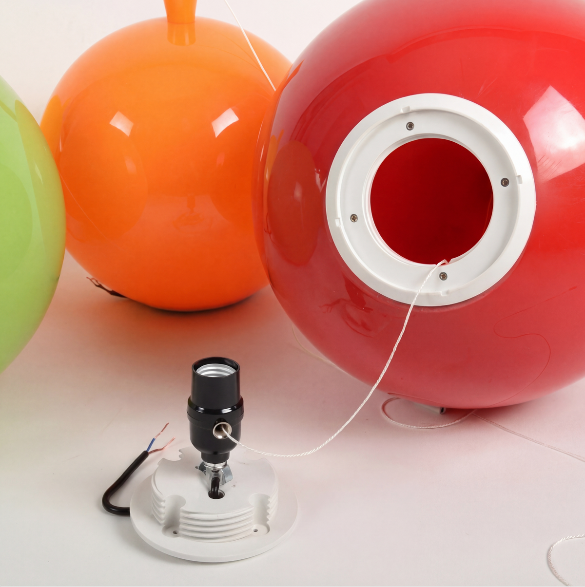 Bolvormige LED-wand- en plafondlamp met trekschakelaar in rood, blauw, geel, groen, oranje, wit, klein, medium, groot voor slaapkamer, speelkamer, gang K | Thomler