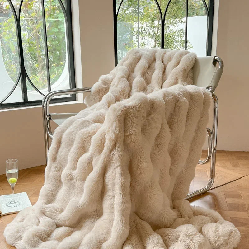 Reversible Faux Fur Throw Blanket – Double-Sided Fleece for Sofa, Bed & Couch in Gray, Beige & Pink