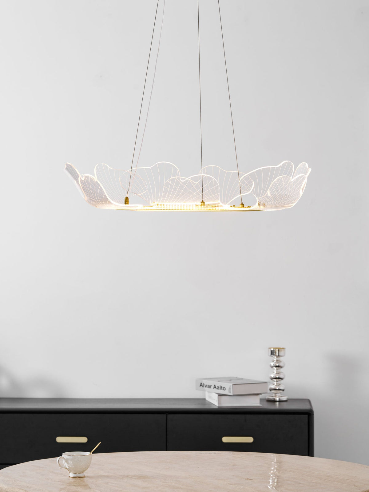 Lámpara colgante redonda con difusor de hojas acrílicas, 27 pulgadas, dorada, altura ajustable, LED para cocina, comedor, oficina, dormitorio, montaje empotrado moderno | Thomler