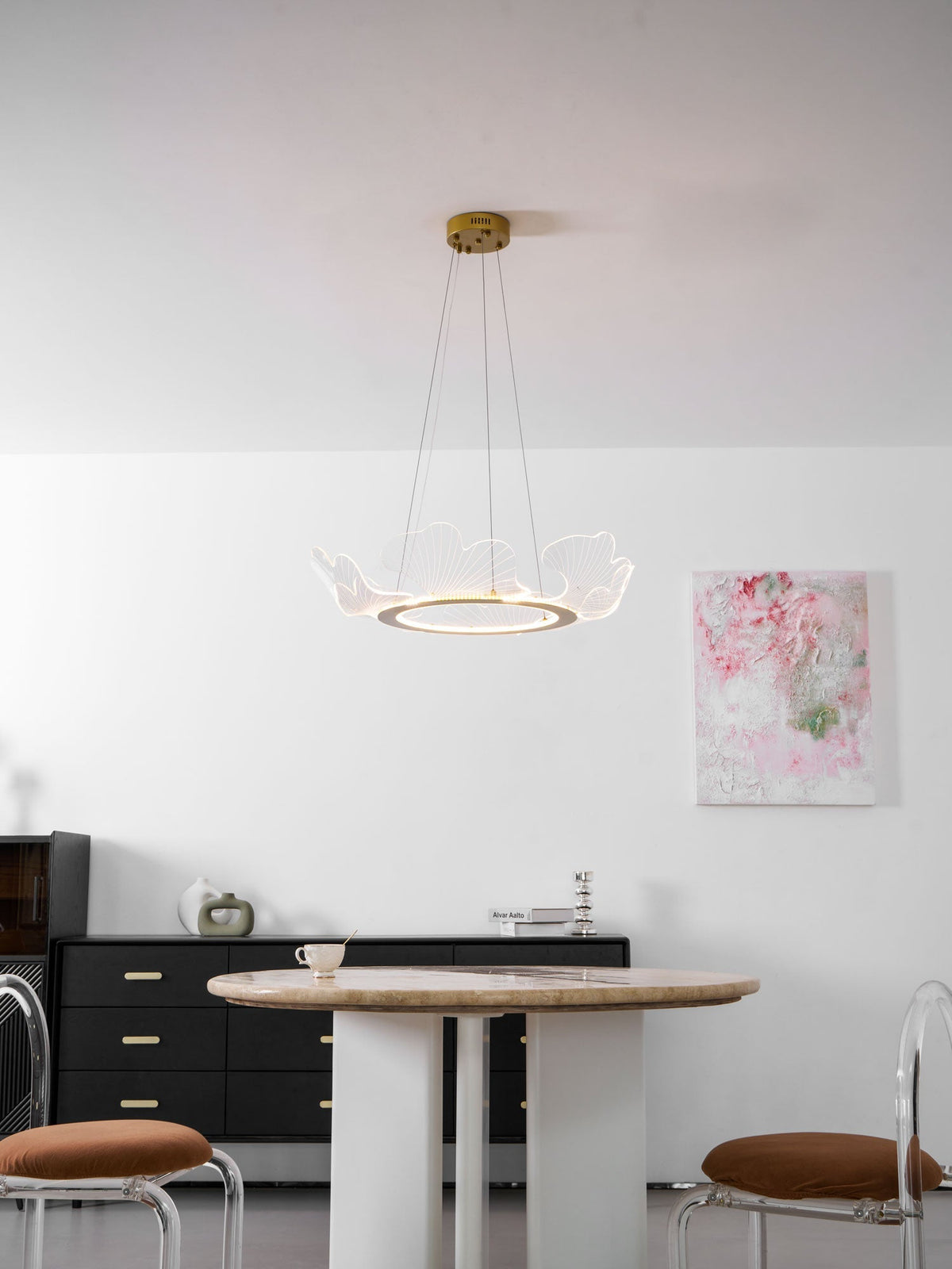 Lámpara colgante redonda con difusor de hojas acrílicas, 27 pulgadas, dorada, altura ajustable, LED para cocina, comedor, oficina, dormitorio, montaje empotrado moderno | Thomler
