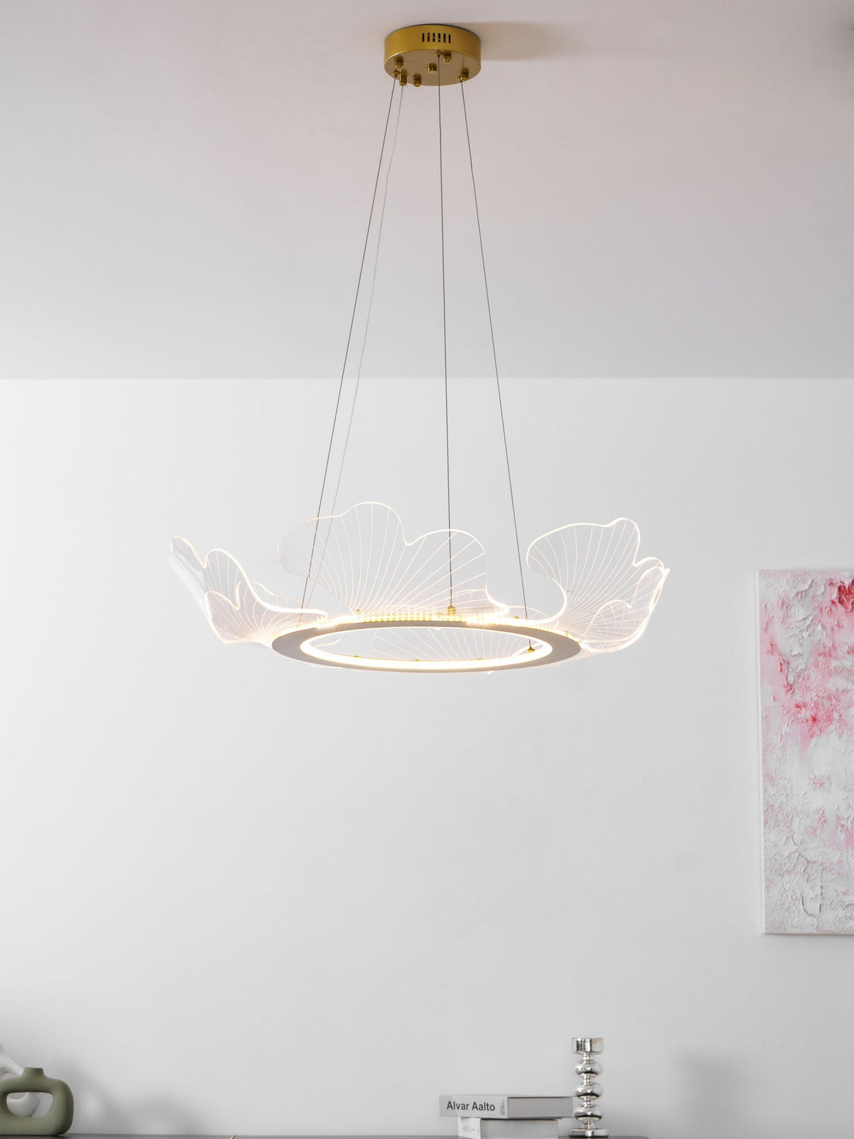 Lámpara colgante redonda con difusor de hojas acrílicas, 27 pulgadas, dorada, altura ajustable, LED para cocina, comedor, oficina, dormitorio, montaje empotrado moderno | Thomler