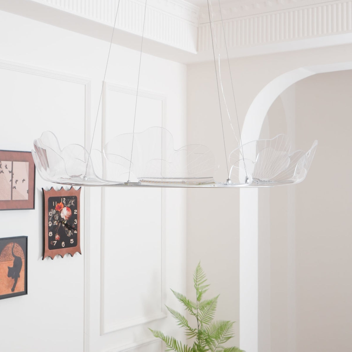 Lámpara colgante redonda con difusor de hojas acrílicas, 27 pulgadas, dorada, altura ajustable, LED para cocina, comedor, oficina, dormitorio, montaje empotrado moderno | Thomler