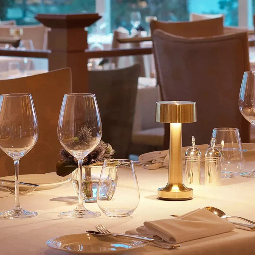 Lámpara de acento inalámbrica recargable con control táctil y brillo ajustable: lámpara de escritorio LED de hierro y acrílico para dormitorio, sala de estar y oficina | Thomler