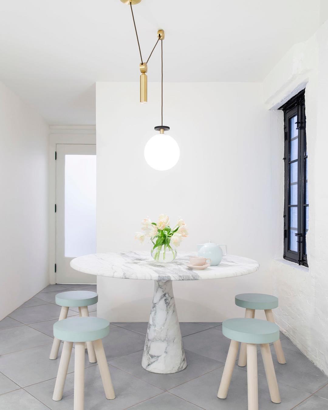 Lámpara de techo escultural modular con secciones ajustables y opciones de acabado personalizadas para comedor, cocina y sala de estar | Thomler