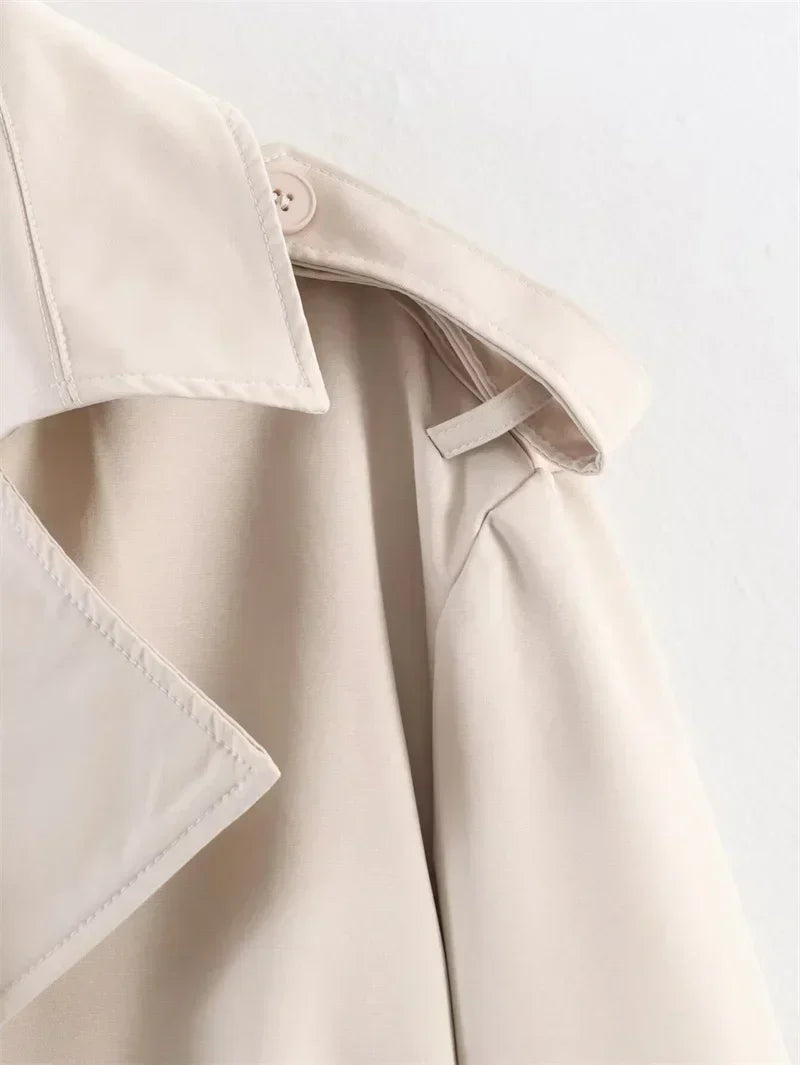 Kurzer Trenchcoat mit Bindegürtel und Umlegekragen