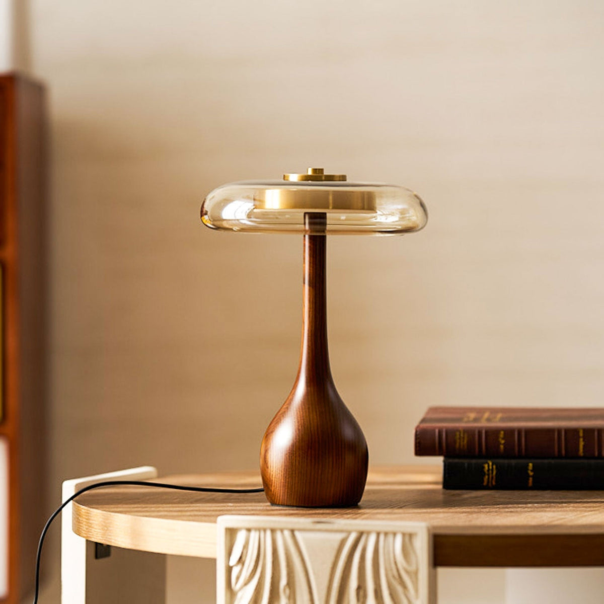 Lámpara de escritorio LED con pantalla de vidrio ámbar y base de madera natural para oficina en casa, dormitorio y mesa de noche | Temperatura de color ajustable 3000K-6000K | Thomler