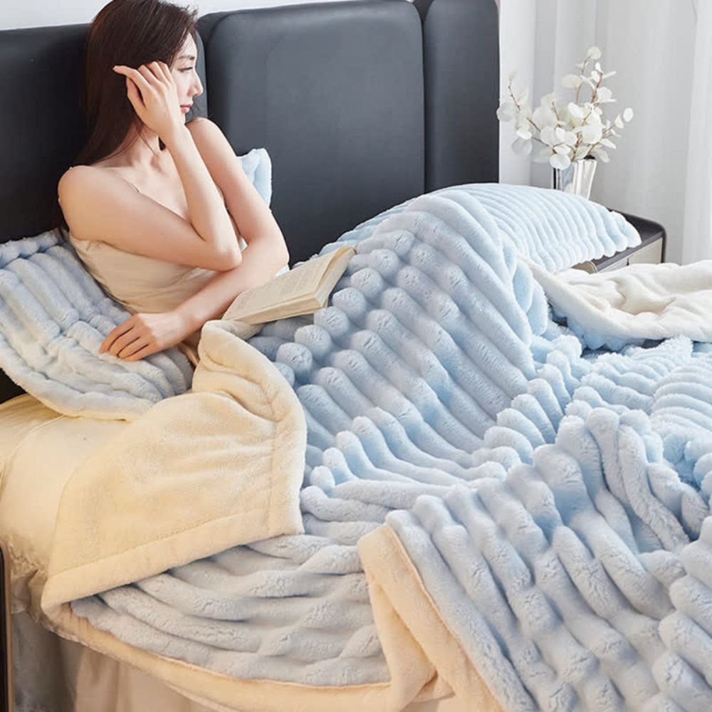 Reversible Microfiber Throw Blanket – Soft Dual-Texture Plush for Couch, Bed & Layering