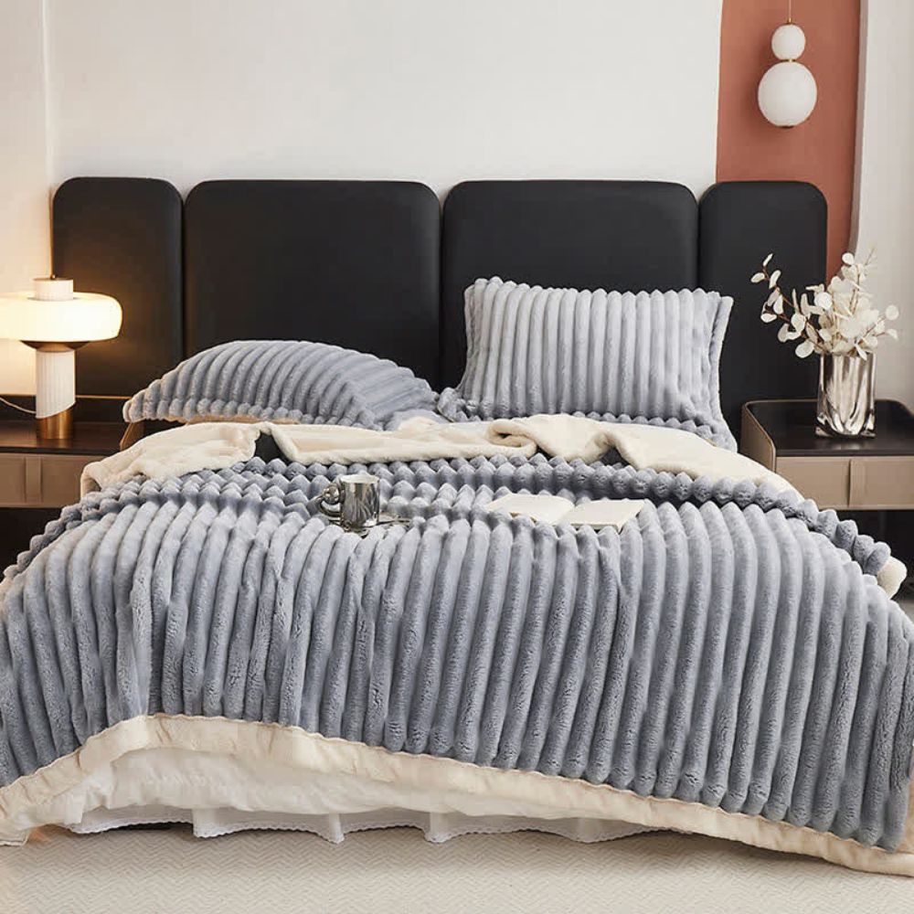 Reversible Microfiber Throw Blanket – Soft Dual-Texture Plush for Couch, Bed & Layering