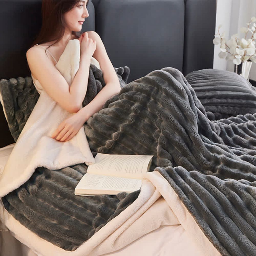 Reversible Microfiber Throw Blanket – Soft Dual-Texture Plush for Couch, Bed & Layering