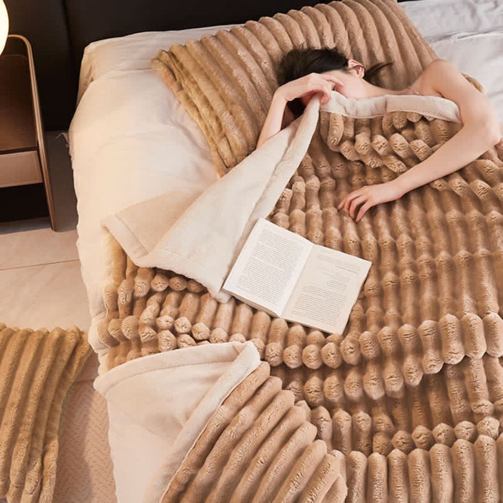 Reversible Microfiber Throw Blanket – Soft Dual-Texture Plush for Couch, Bed & Layering