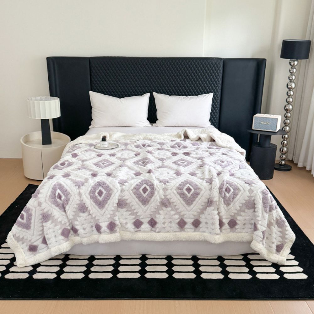 Diamond Pattern Two-Layer Microfiber Throw Blanket – Retro Style, Soft & Machine Washable for Bed, Couch & Chair