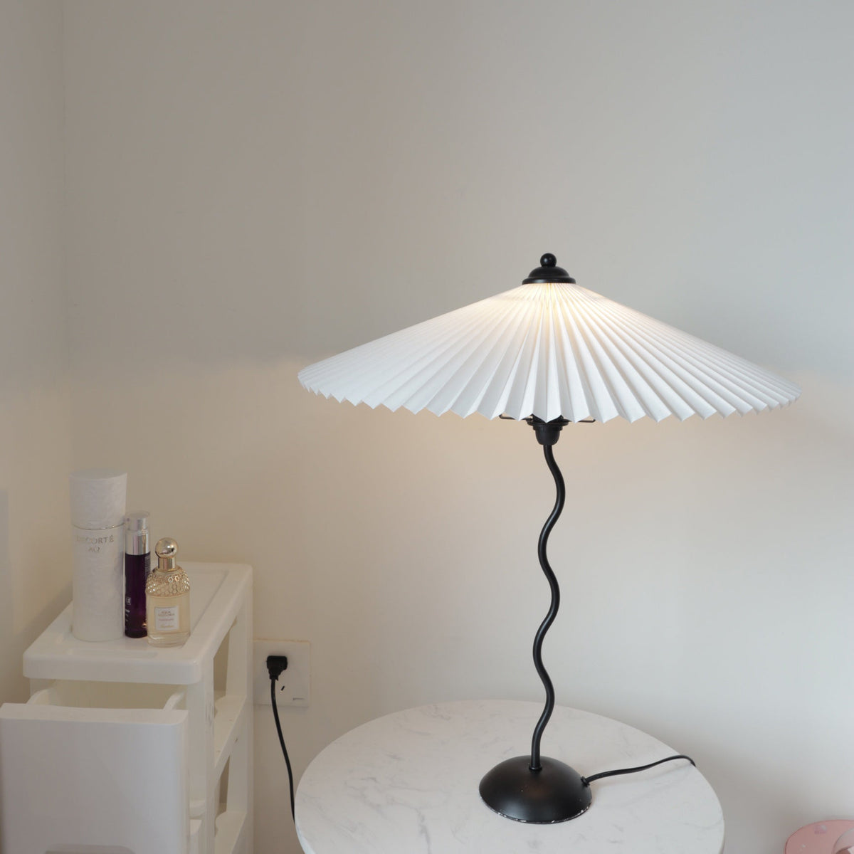 Sculptural Desk Lamp with Gathered Shade & Arc Base 17-inch Beige White Green Black Nightstand Light for Bedroom Living Room Accent | Thomler