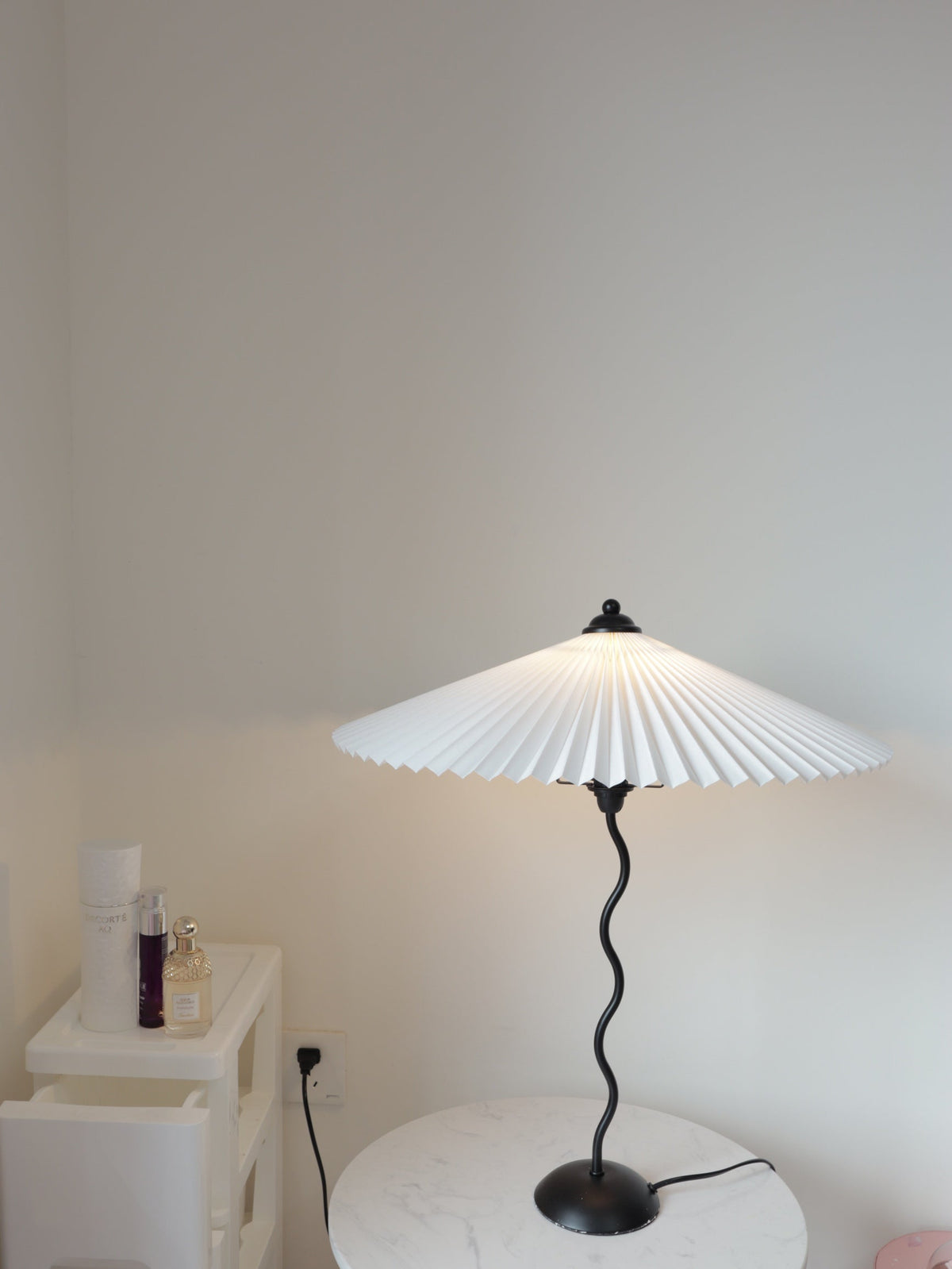 Sculptural Desk Lamp with Gathered Shade & Arc Base 17-inch Beige White Green Black Nightstand Light for Bedroom Living Room Accent | Thomler