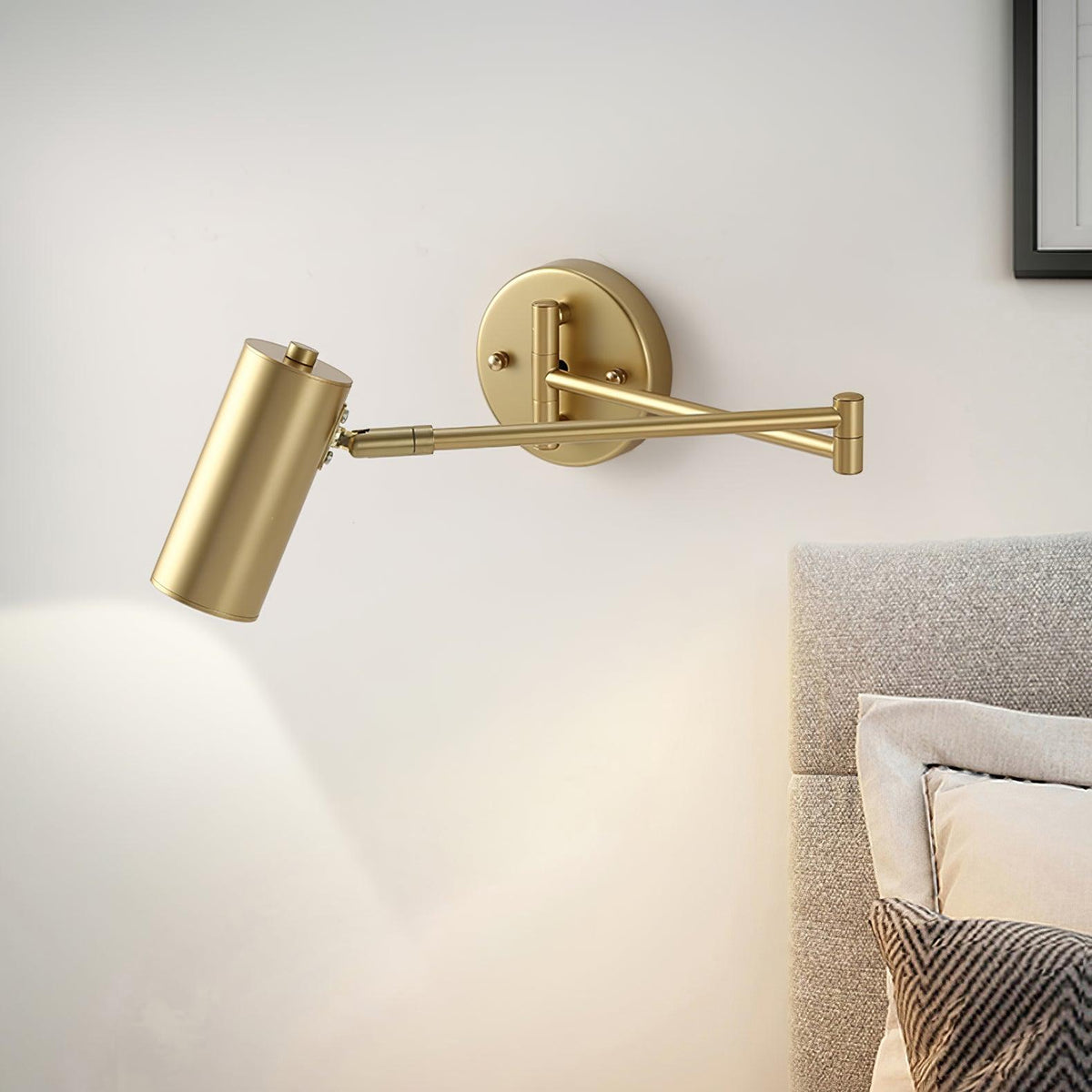Aplique de pared LED con brazo giratorio y soporte extensible para dormitorio, pasillo, rincón de lectura e iluminación de tareas. Lámpara moderna regulable, oro y negro | Thomler