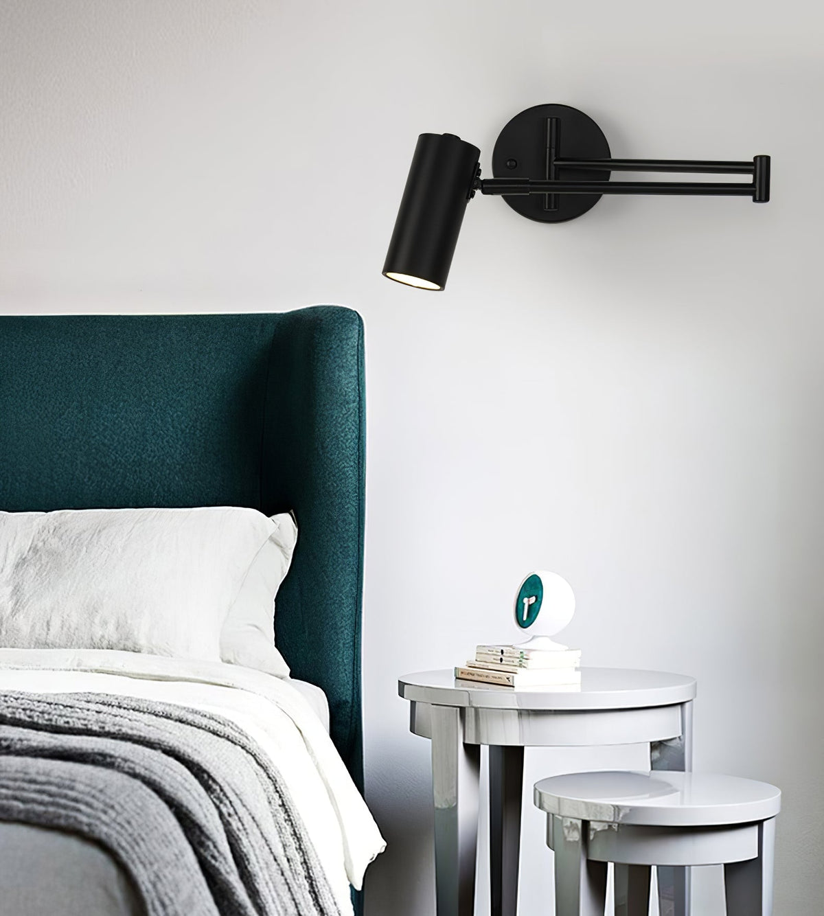 Aplique de pared LED con brazo giratorio y soporte extensible para dormitorio, pasillo, rincón de lectura e iluminación de tareas. Lámpara moderna regulable, oro y negro | Thomler