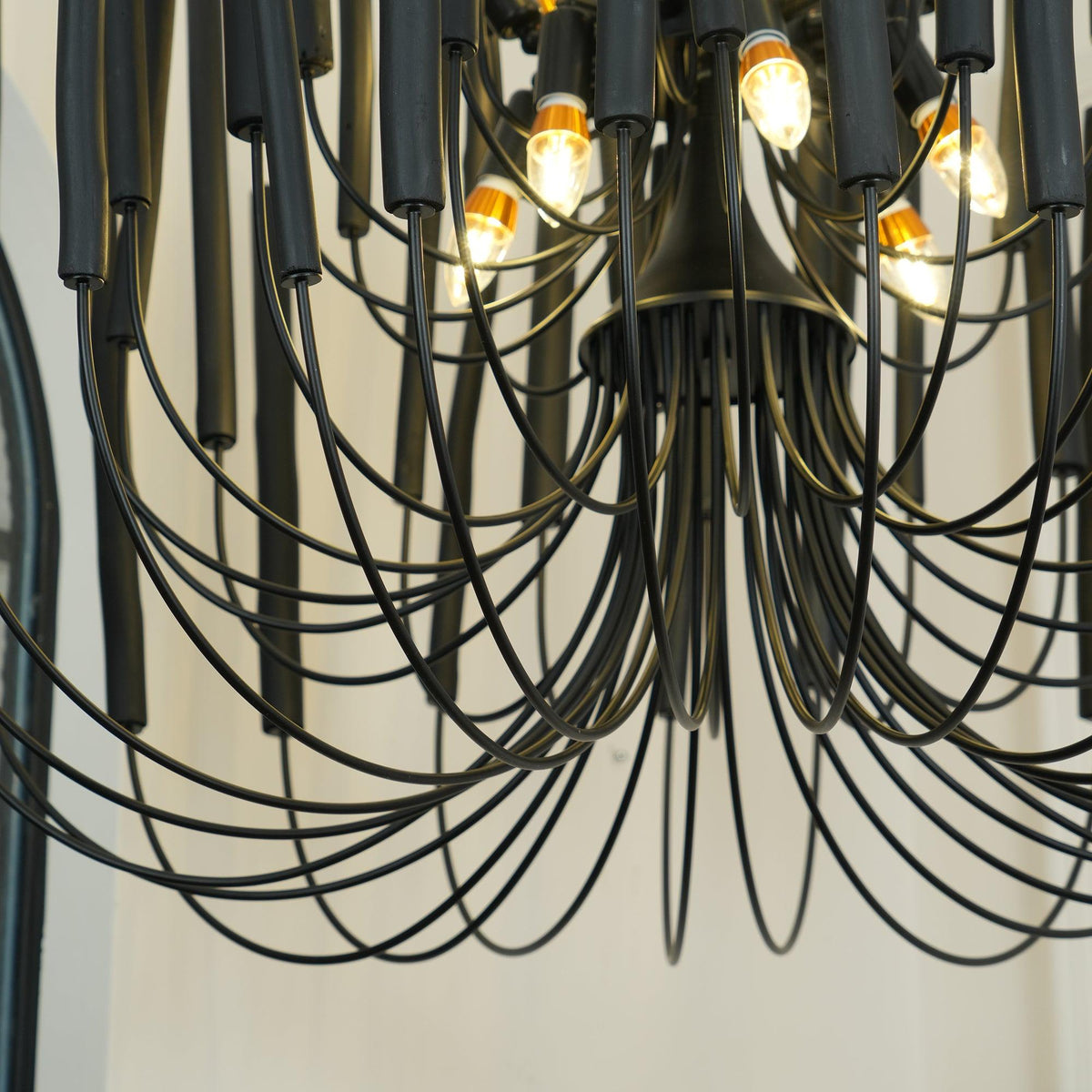 Ronde gelaagde plafondlamp van hout en metaal voor eetkamer, woonkamer en slaapkamer – Verstelbare hanglamp met whitewash afwerking – 6 tot 18 armen | Thomler
