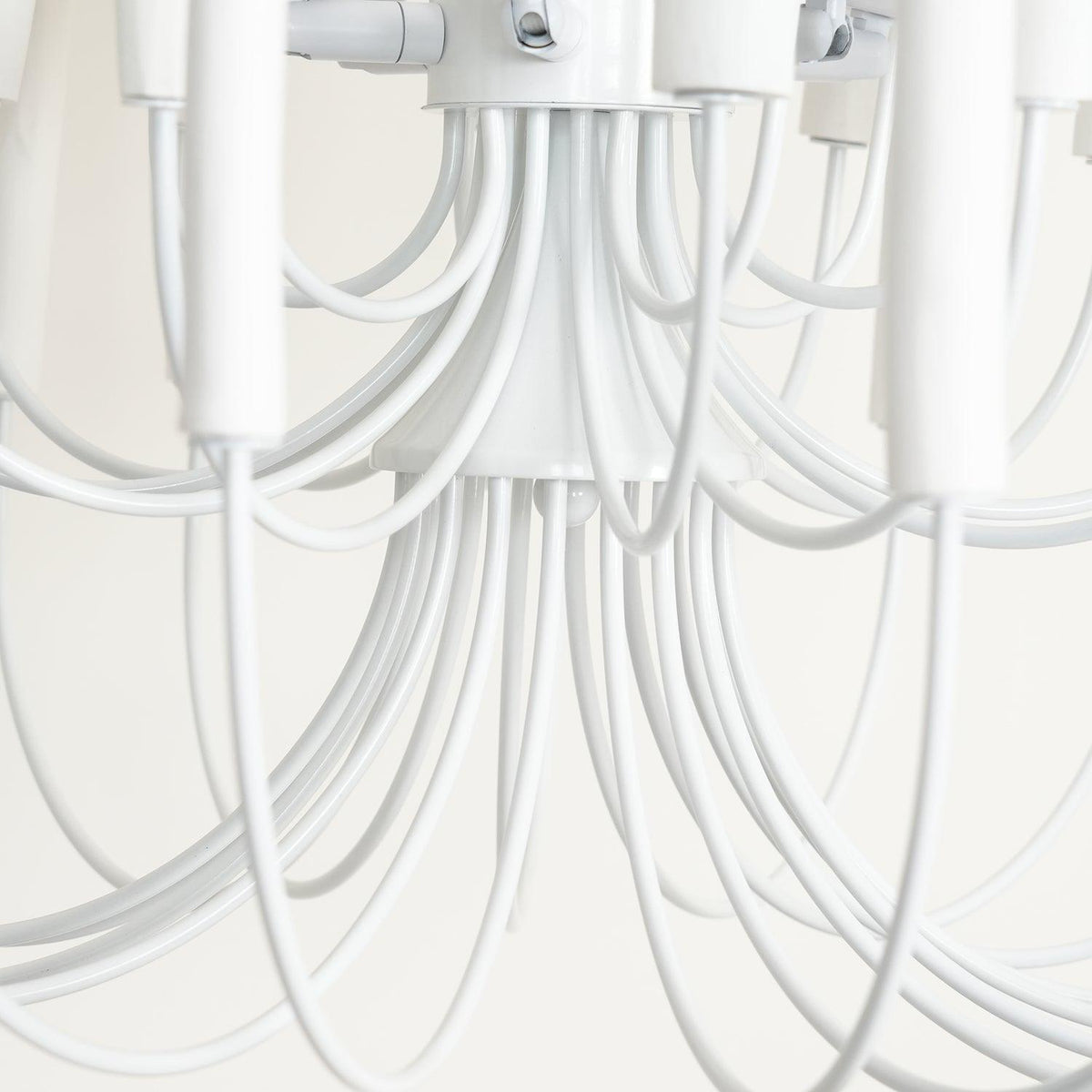 Ronde gelaagde plafondlamp van hout en metaal voor eetkamer, woonkamer en slaapkamer – Verstelbare hanglamp met whitewash afwerking – 6 tot 18 armen | Thomler