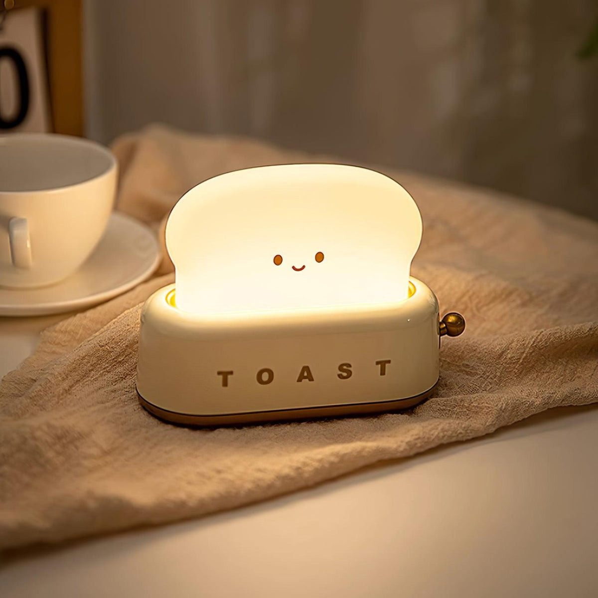 USB-Powered Toaster-Shaped LED Accent Light with Dimmer – 5.3 in Retro Desktop Lamp for Bedroom Nightstand Desk Office Dorm – Warm White Glo | Thomler