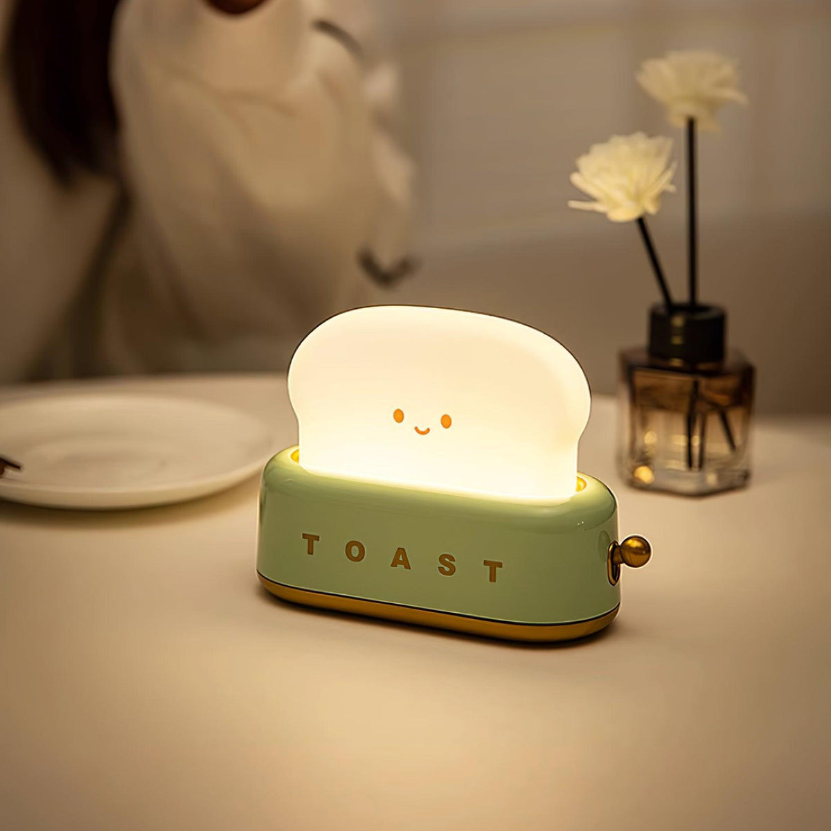 USB-Powered Toaster-Shaped LED Accent Light with Dimmer – 5.3 in Retro Desktop Lamp for Bedroom Nightstand Desk Office Dorm – Warm White Glo | Thomler