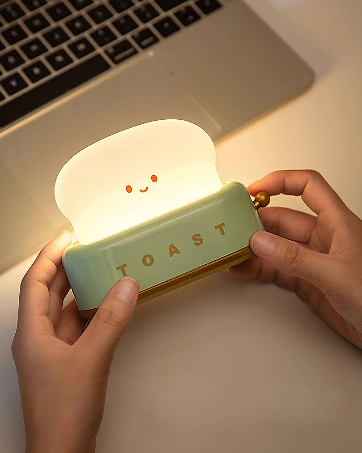 USB-Powered Toaster-Shaped LED Accent Light with Dimmer – 5.3 in Retro Desktop Lamp for Bedroom Nightstand Desk Office Dorm – Warm White Glo | Thomler