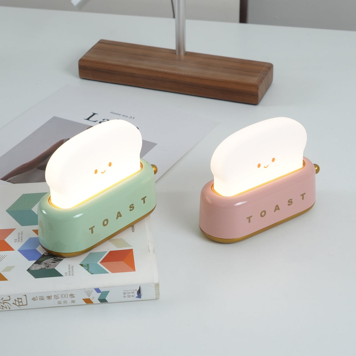 USB-Powered Toaster-Shaped LED Accent Light with Dimmer – 5.3 in Retro Desktop Lamp for Bedroom Nightstand Desk Office Dorm – Warm White Glo | Thomler