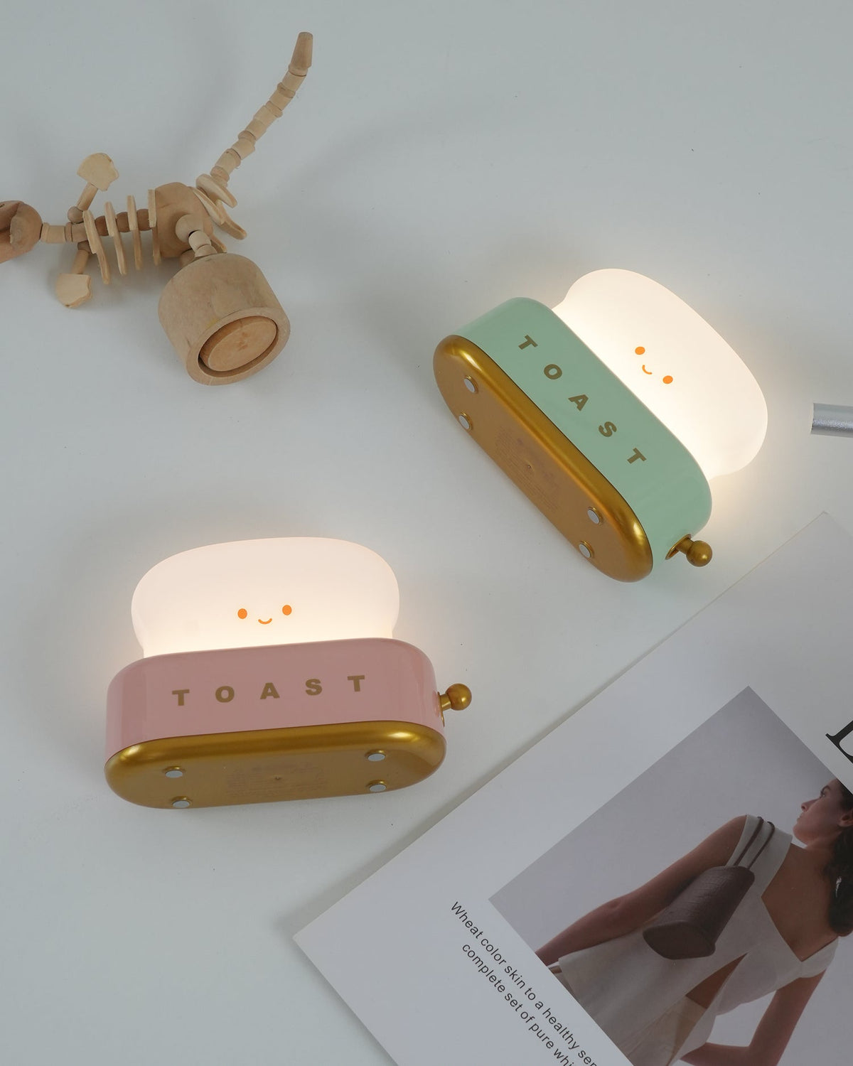 USB-Powered Toaster-Shaped LED Accent Light with Dimmer – 5.3 in Retro Desktop Lamp for Bedroom Nightstand Desk Office Dorm – Warm White Glo | Thomler
