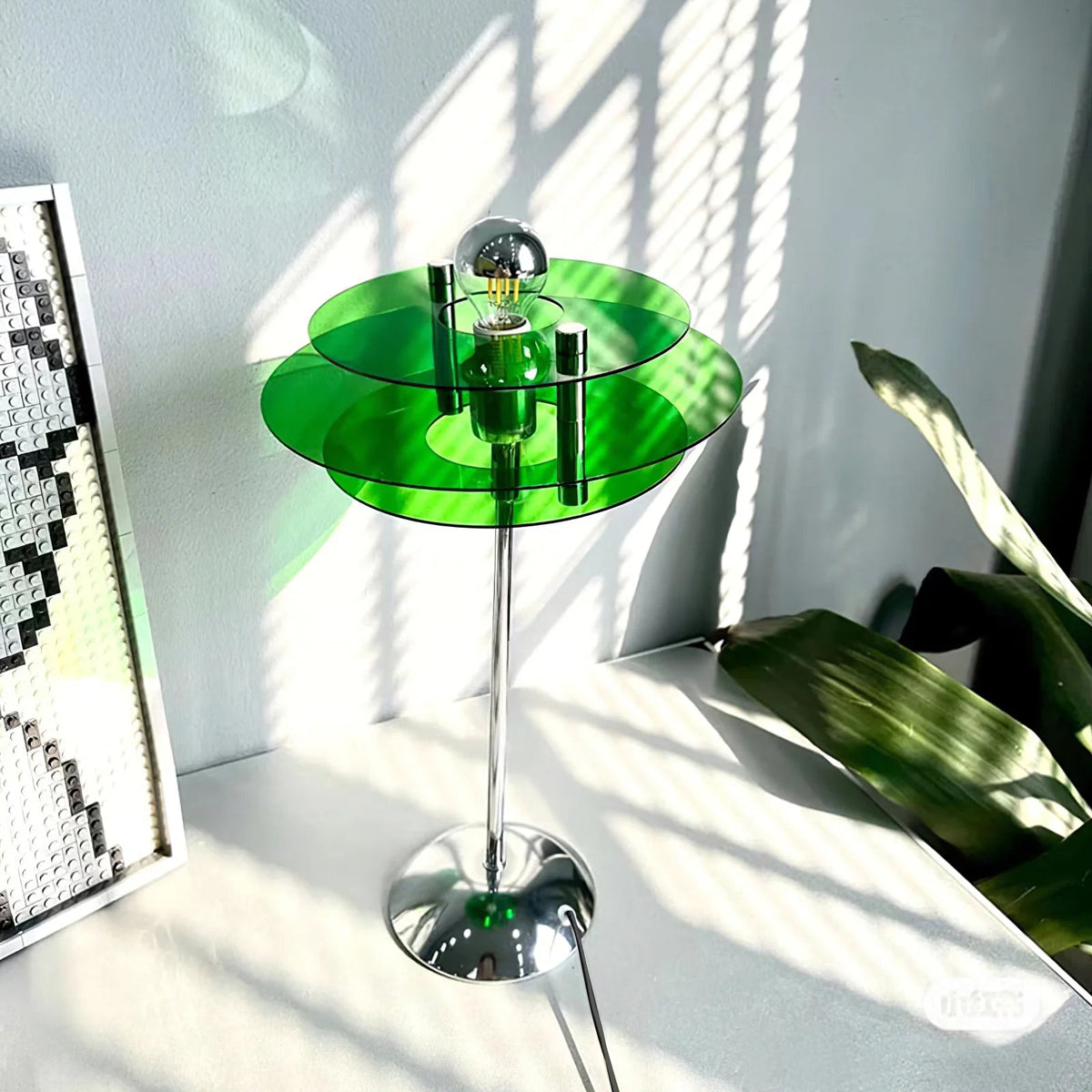 Skulpturale Acryl-Akzentleuchte mit LED-Kompatibilität – 9 Zoll geometrische Nachttischlampe für Schlafzimmer, Büro, Lesen – Modernes Stapeldesign U | Thomler