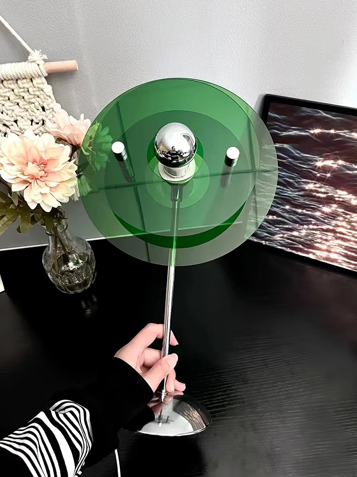 Skulpturale Acryl-Akzentleuchte mit LED-Kompatibilität – 9 Zoll geometrische Nachttischlampe für Schlafzimmer, Büro, Lesen – Modernes Stapeldesign U | Thomler