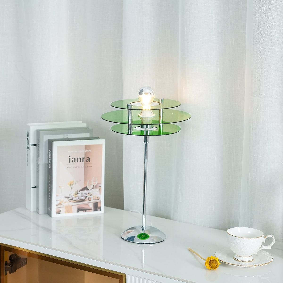 Skulpturale Acryl-Akzentleuchte mit LED-Kompatibilität – 9 Zoll geometrische Nachttischlampe für Schlafzimmer, Büro, Lesen – Modernes Stapeldesign U | Thomler