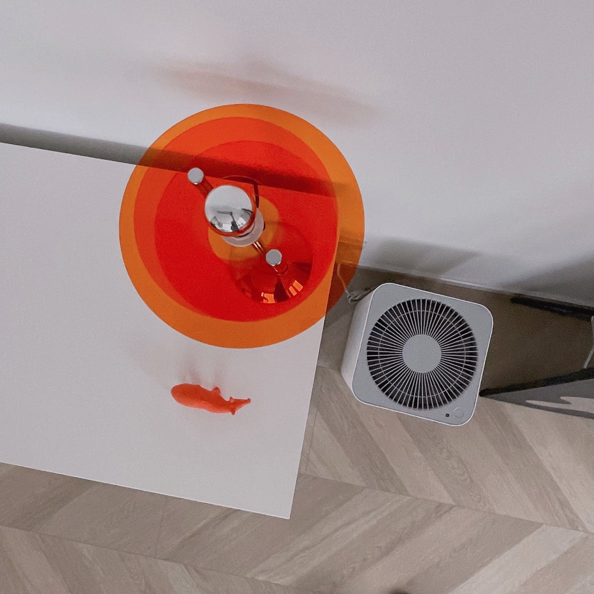 Skulpturale Acryl-Akzentleuchte mit LED-Kompatibilität – 9 Zoll geometrische Nachttischlampe für Schlafzimmer, Büro, Lesen – Modernes Stapeldesign U | Thomler