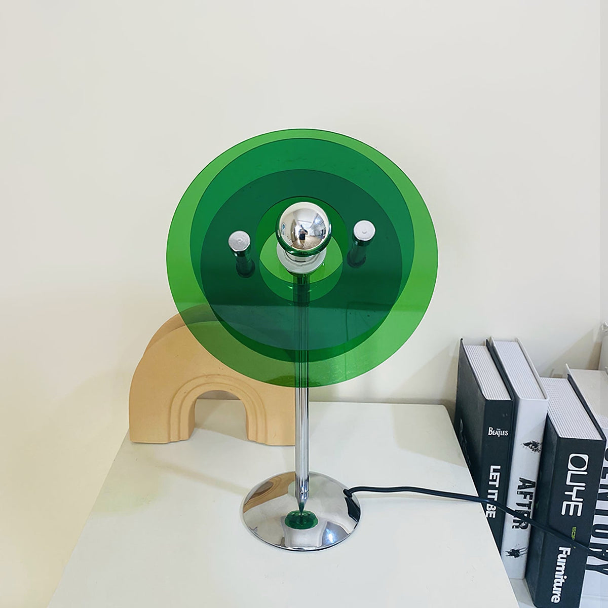 Skulpturale Acryl-Akzentleuchte mit LED-Kompatibilität – 9 Zoll geometrische Nachttischlampe für Schlafzimmer, Büro, Lesen – Modernes Stapeldesign U | Thomler