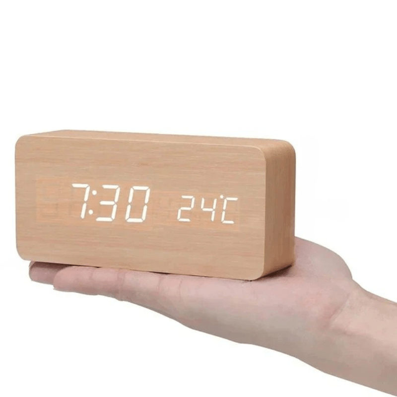 Despertador digital activado por sonido con pantalla LED y acabado en madera para dormitorio, oficina o mesita de noche, alimentación por pilas o USB, brillo ajustable | Thomler