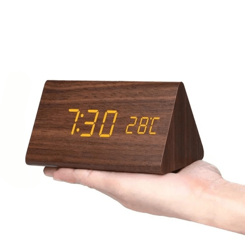 Despertador digital activado por sonido con pantalla LED y acabado en madera para dormitorio, oficina o mesita de noche, alimentación por pilas o USB, brillo ajustable | Thomler